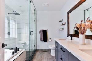 Moderniser votre salle de bains à moindre coût